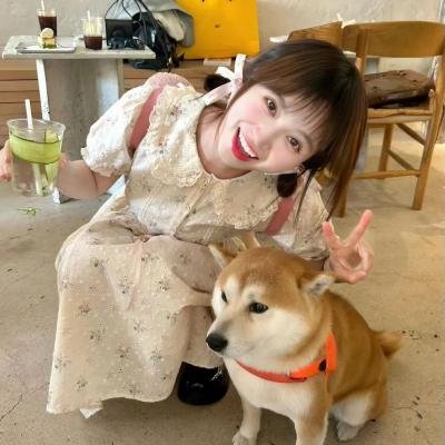 蓝色嘴巴的脸
